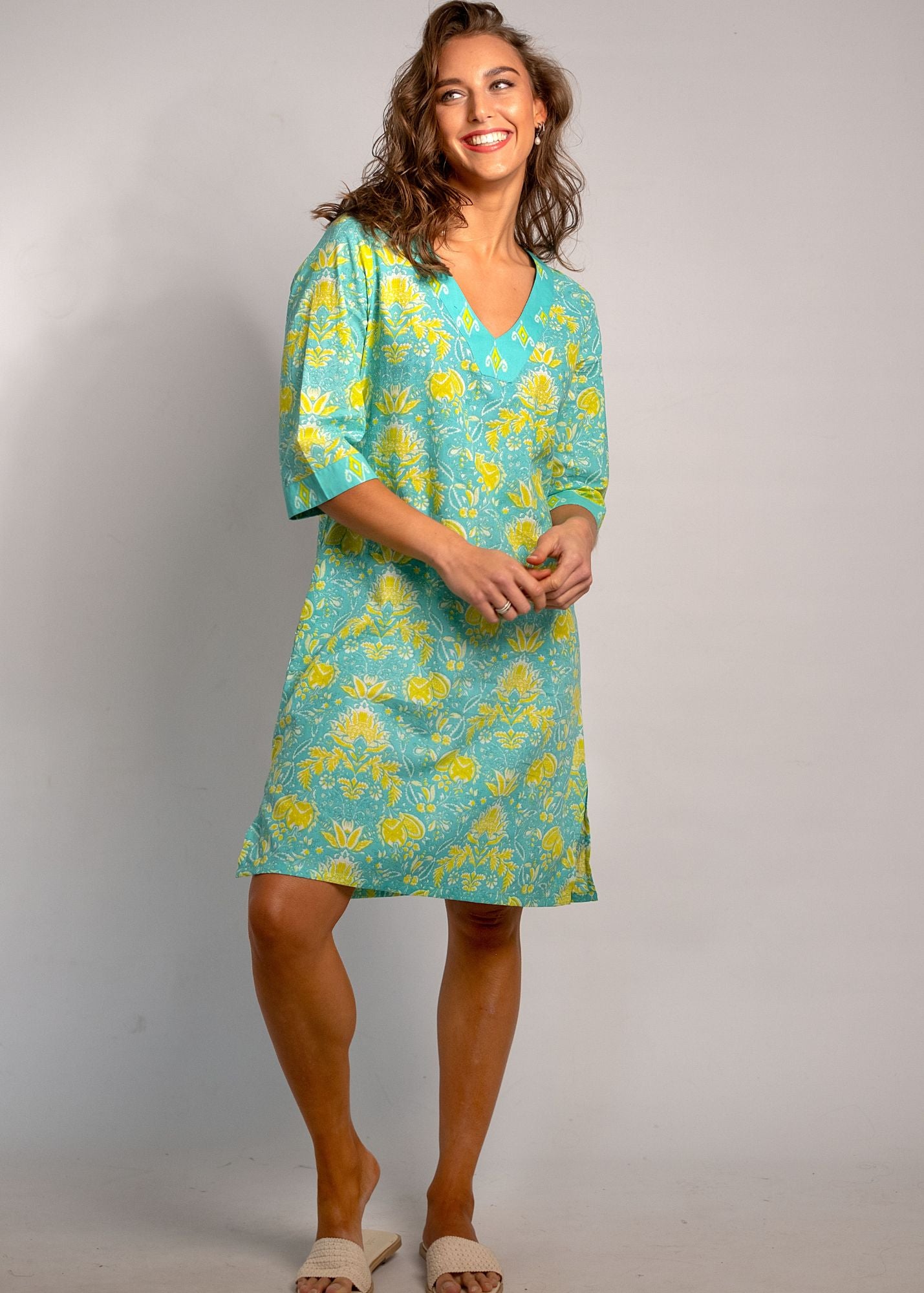 V-Neck tunic in Turquoise with Turquoise Contrast