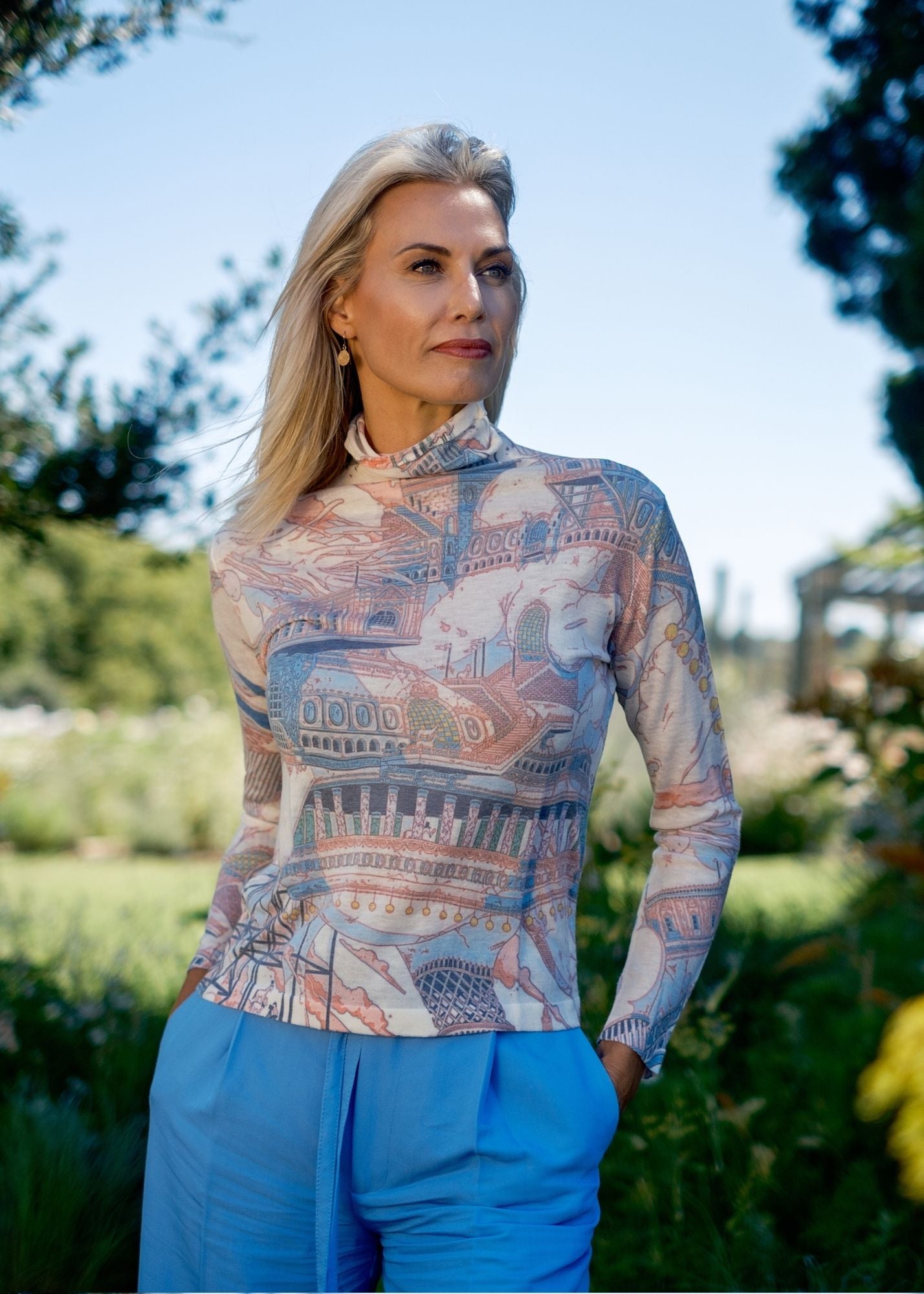 100% Wool Turtle Neck Long Sleeve Sweater in Pink and Blue Monuments