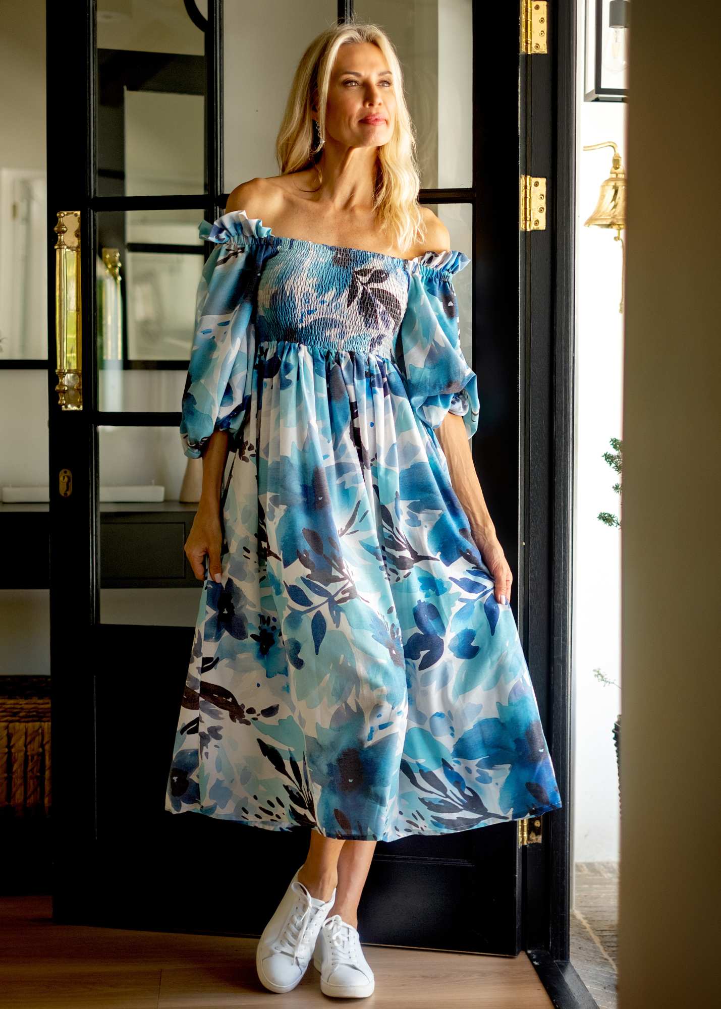 Donna Dress in Blue Flowers. ***NO FRILL**
