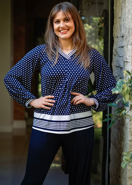 Amron Top in Navy and white polladots with contrast
