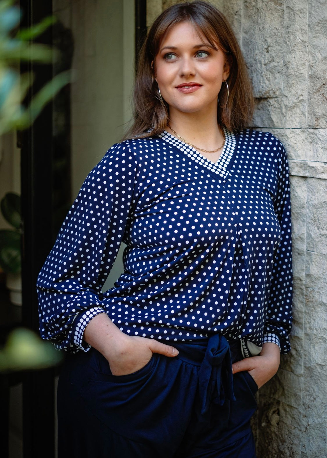 Amron Top in Navy and white polladots with contrast