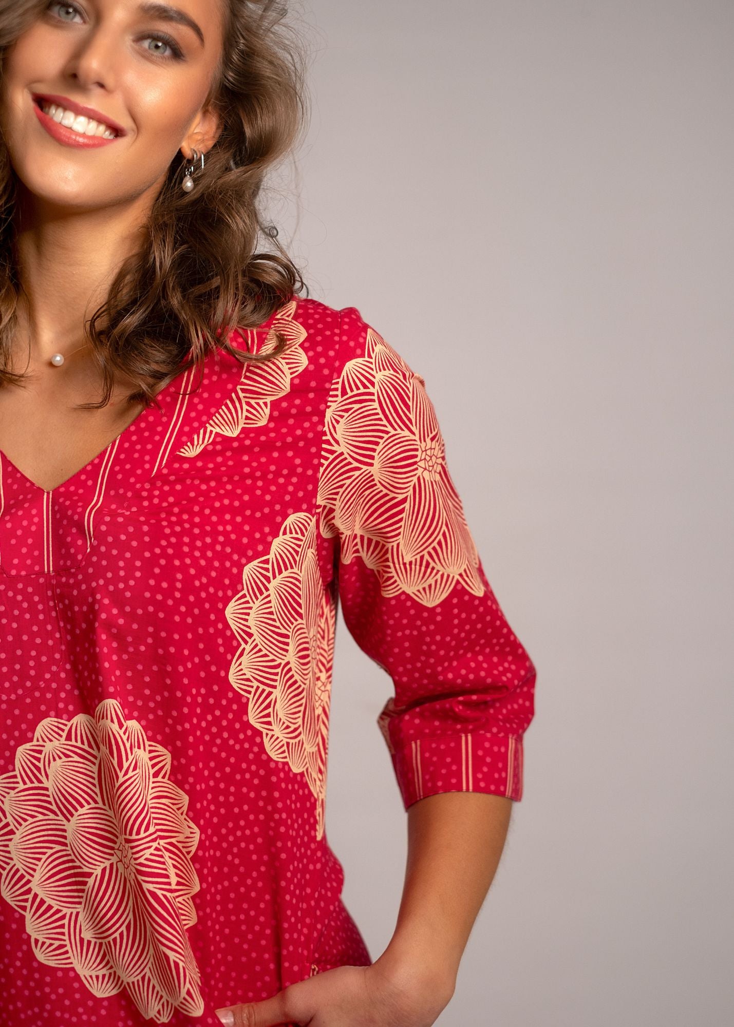 V-Neck tunic in Red Dahlia