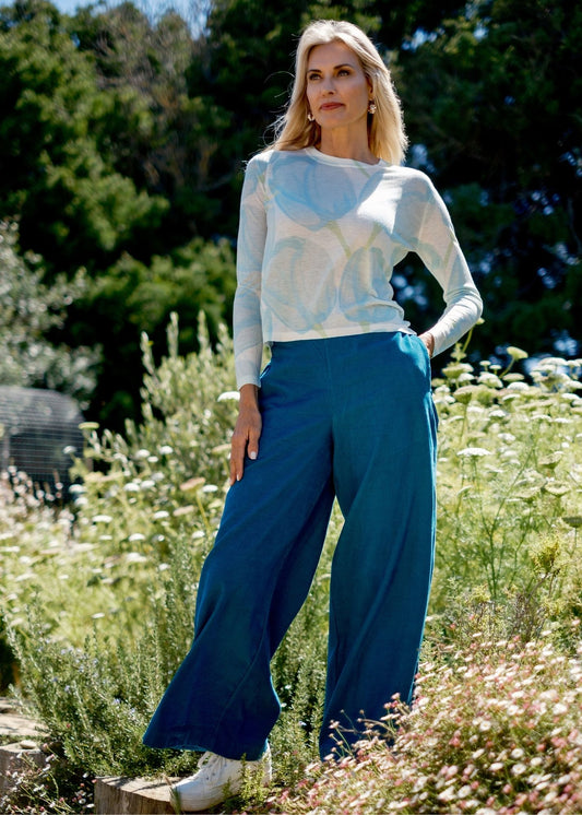 100% Wool Round Neck Long Sleeve Sweater in Blue Tulip