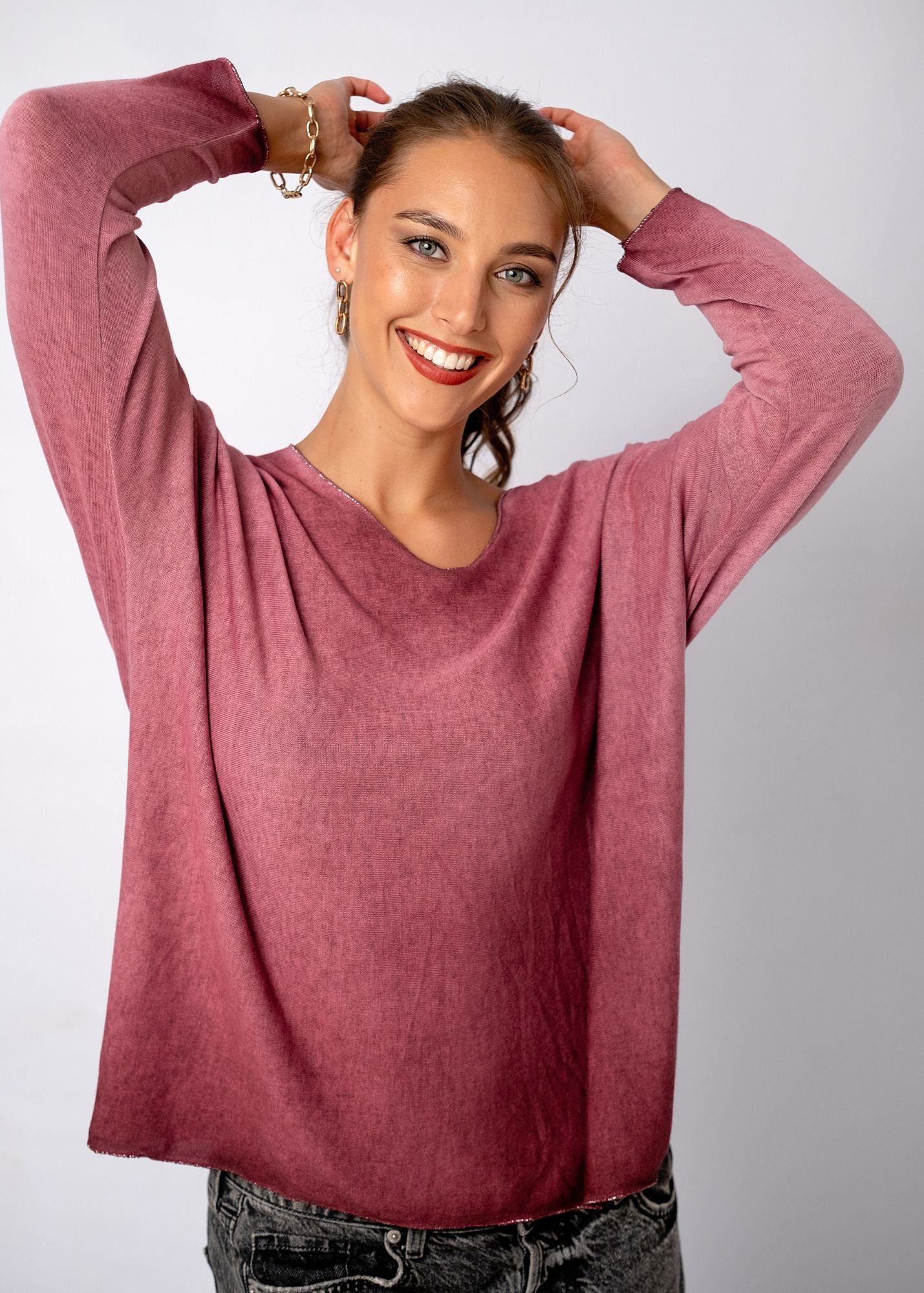 Silver Lining V-Neck Thin Knit Top in Maroon