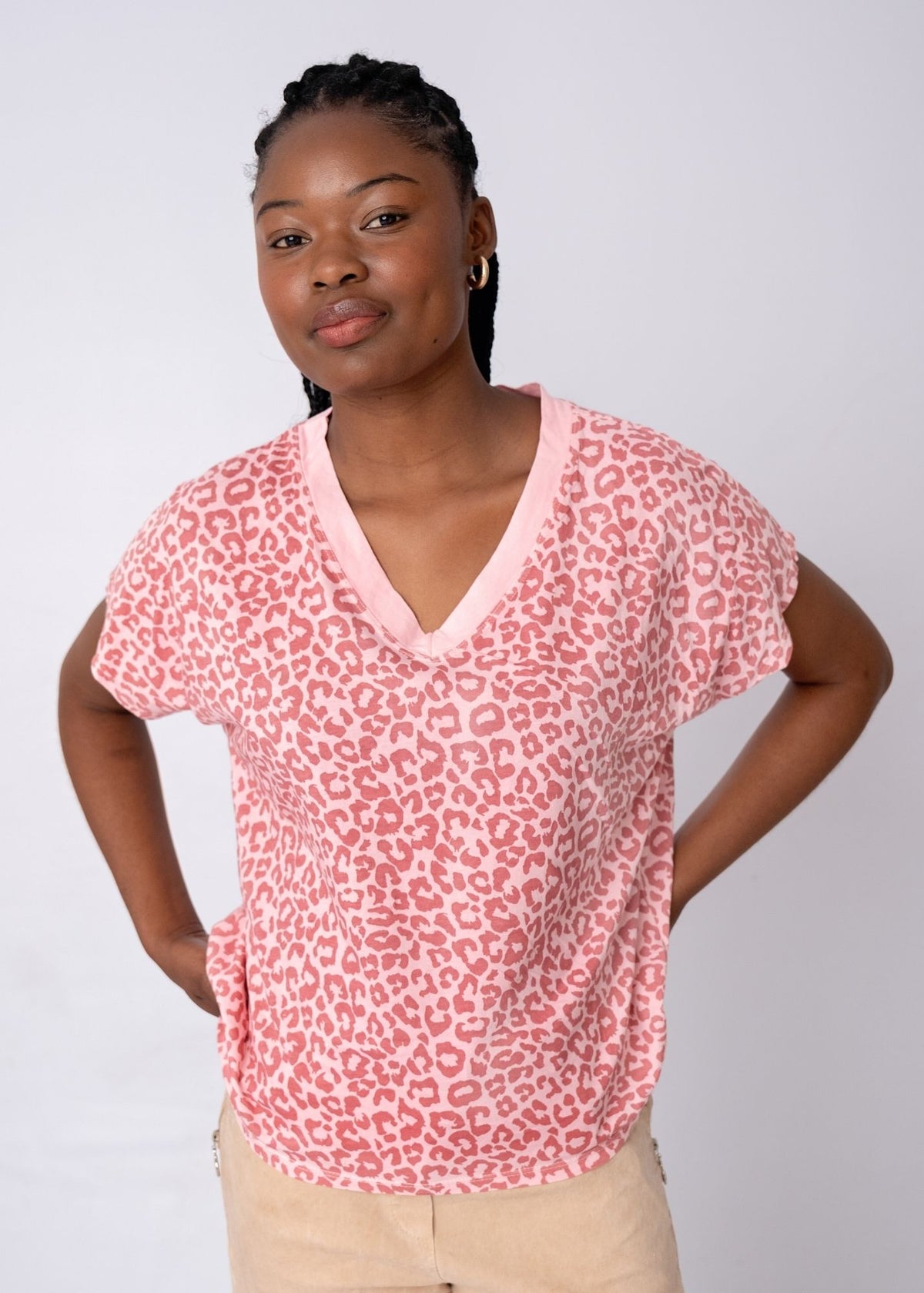 Lola V-Neck Shirt in Pink Safari