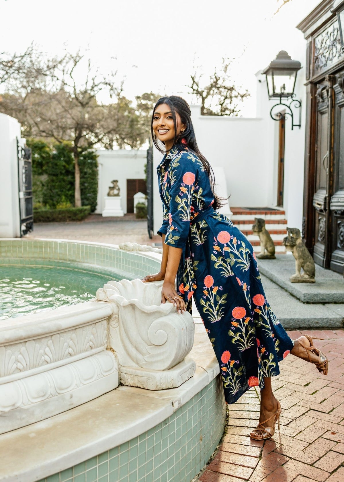 Betty Button in Midnight Honey Oasis