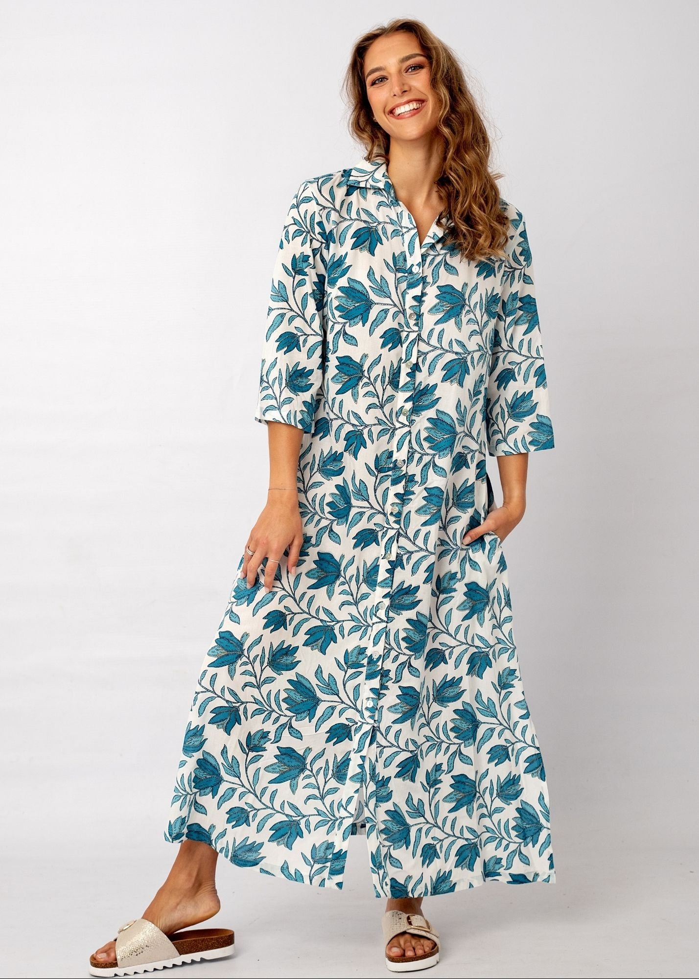 Betty Button in Delft Blossom