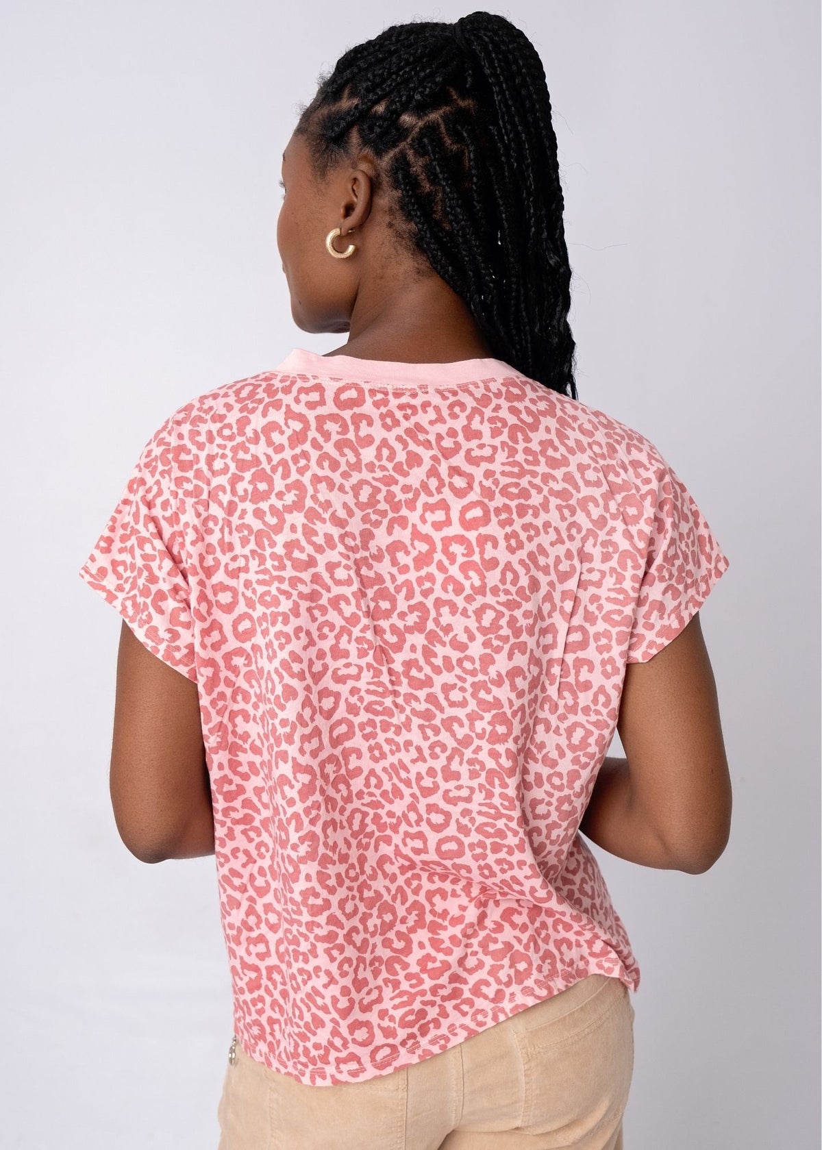 Lola V-Neck Shirt in Pink Safari