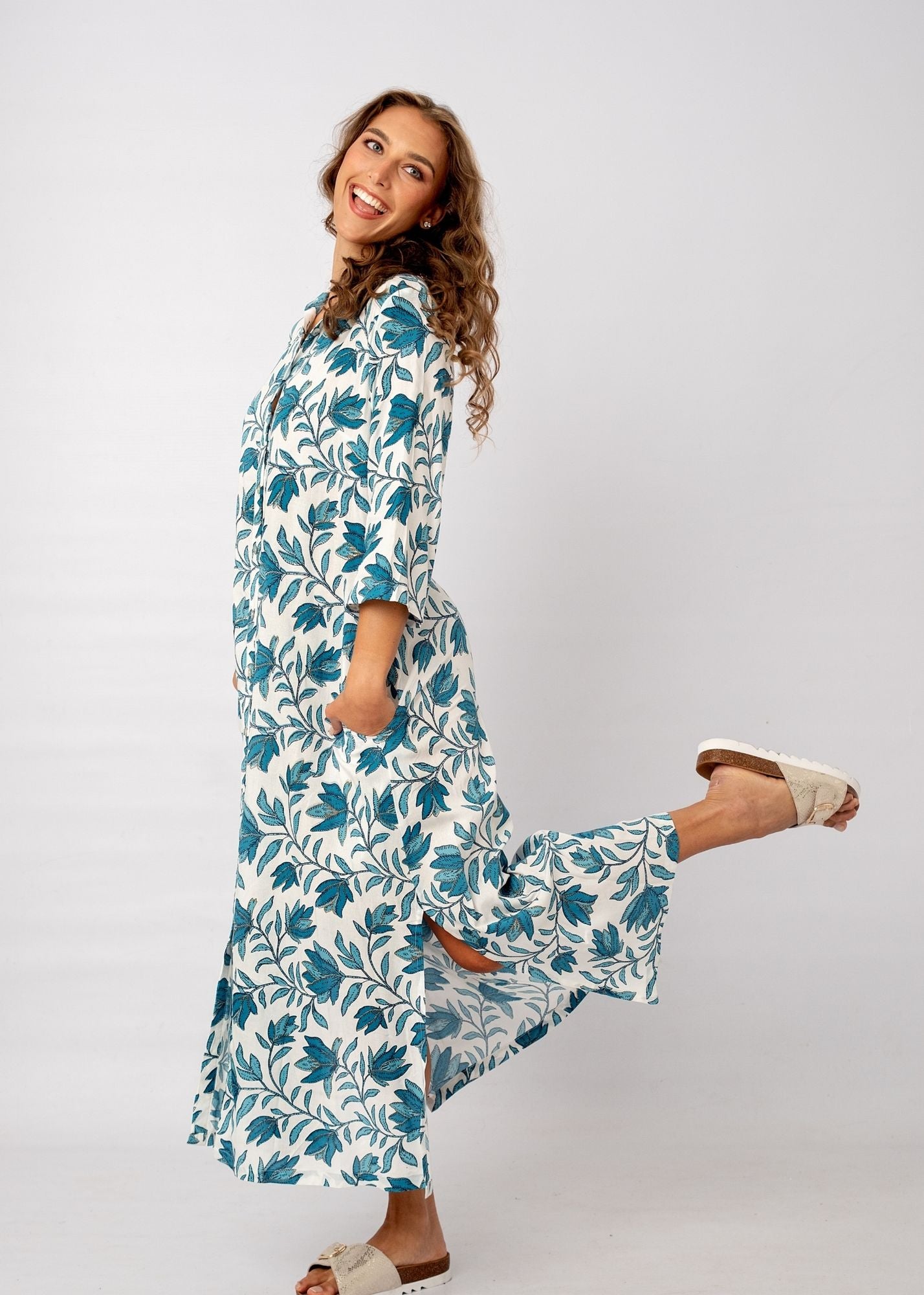 Betty Button in Delft Blossom