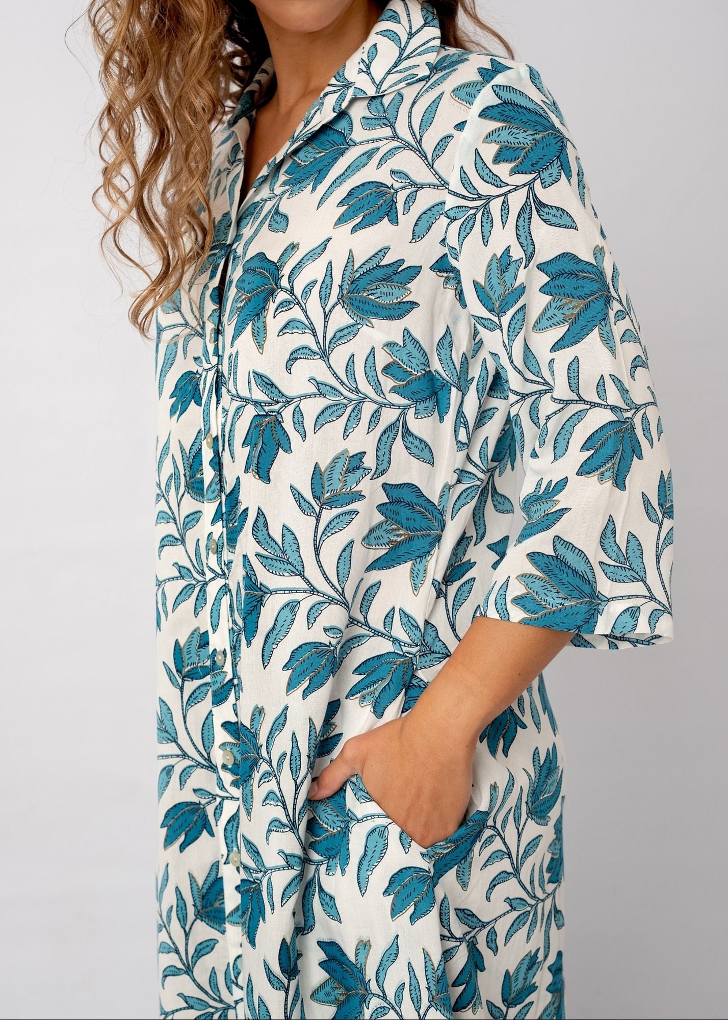 Betty Button in Delft Blossom
