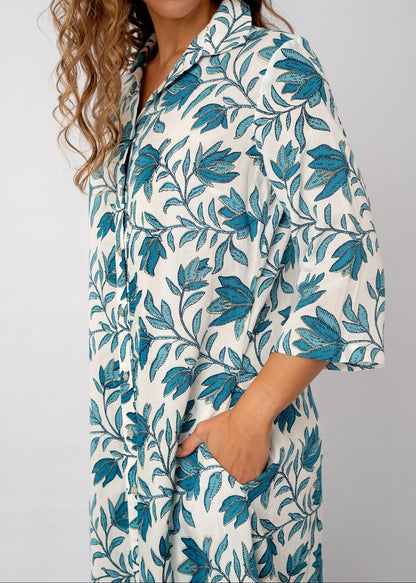 Betty Button in Delft Blossom