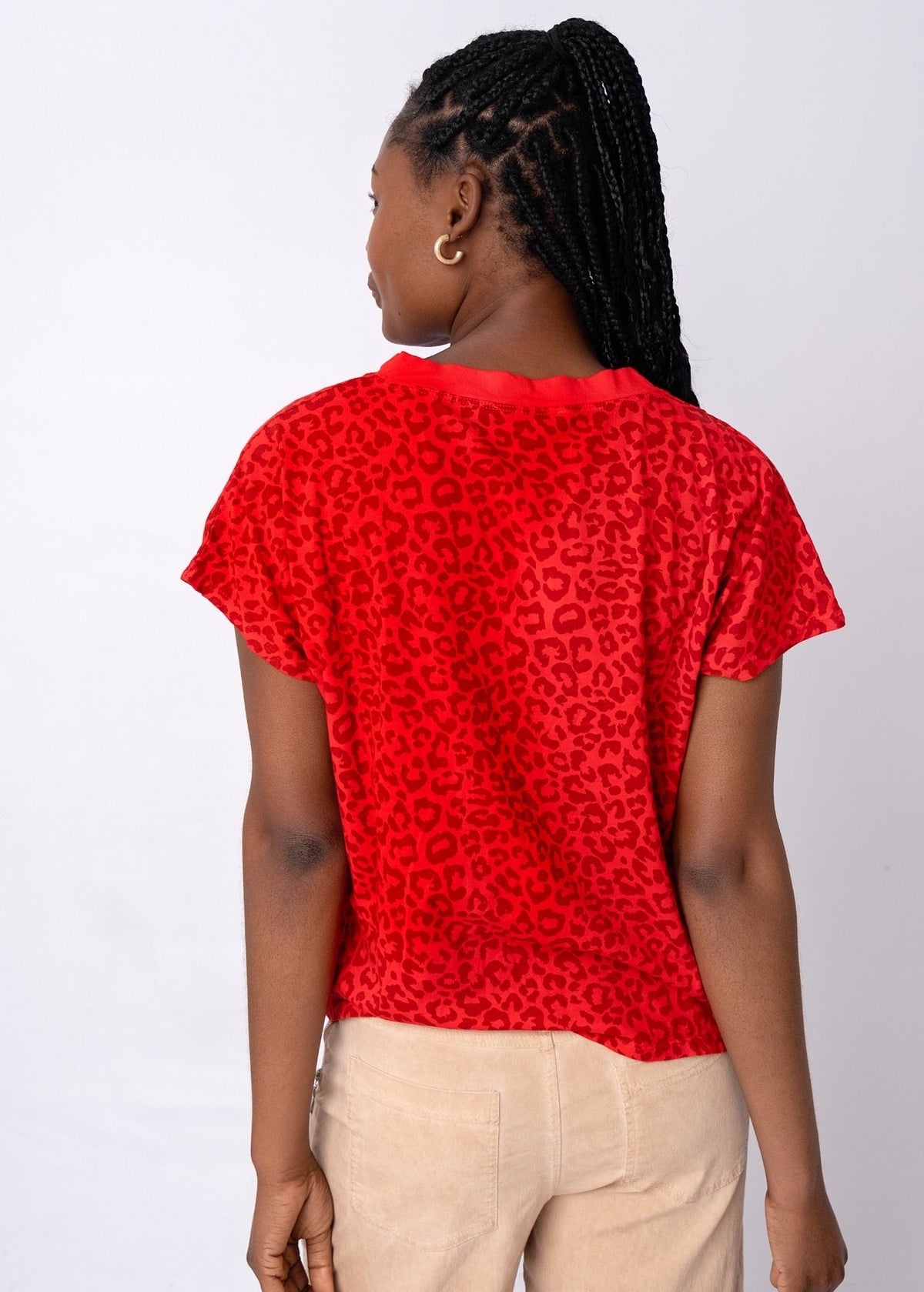 Lola V-Neck Shirt in Red Safari