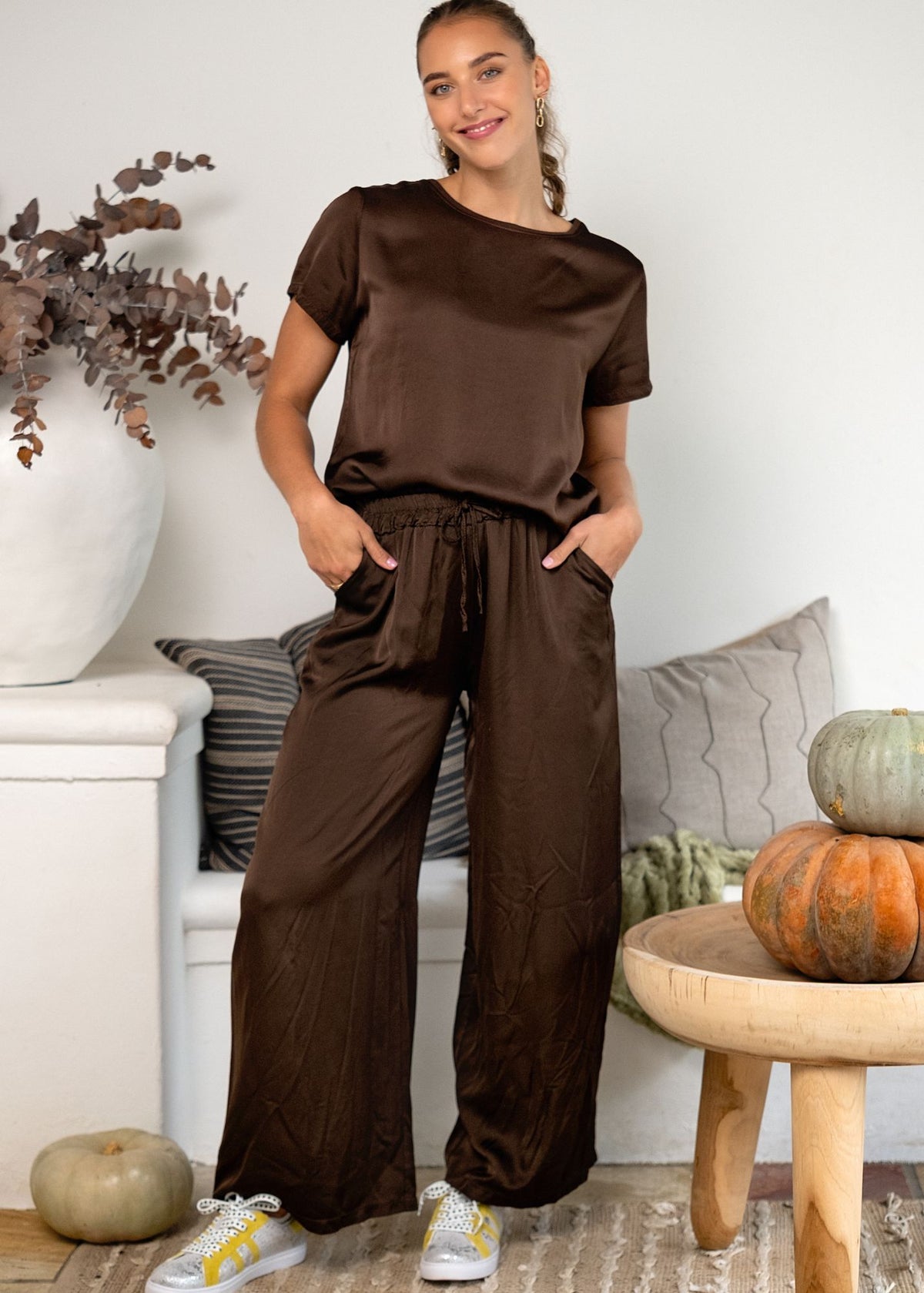 Lila Crew Neck Short Sleeve Top in Chocolate Brown