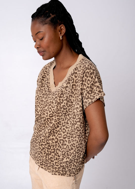 Lola V-Neck Shirt in Brown Safari