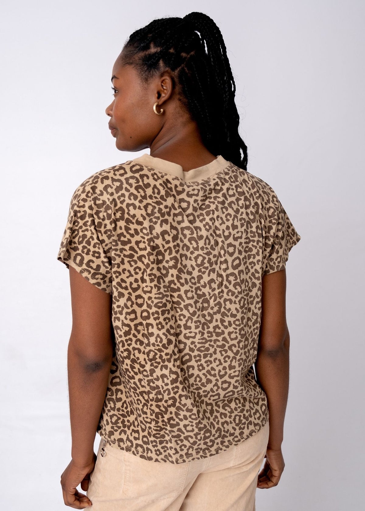 Lola V-Neck Shirt in Brown Safari