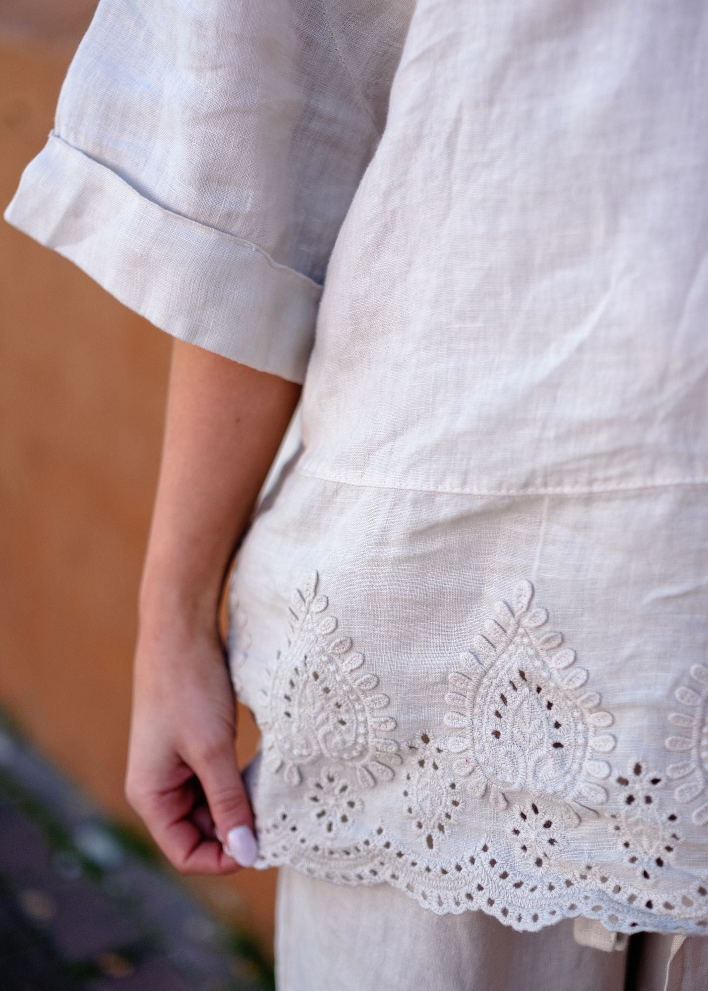 Lino 100% Linen V-Neck Blouse in Stone Broderie