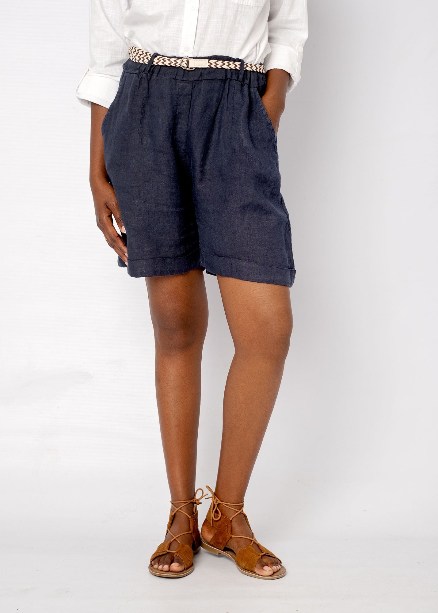Belted La Vita Linen Shorts – Navy