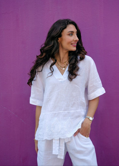 Lino 100% Linen V-Neck Blouse in White Broderie