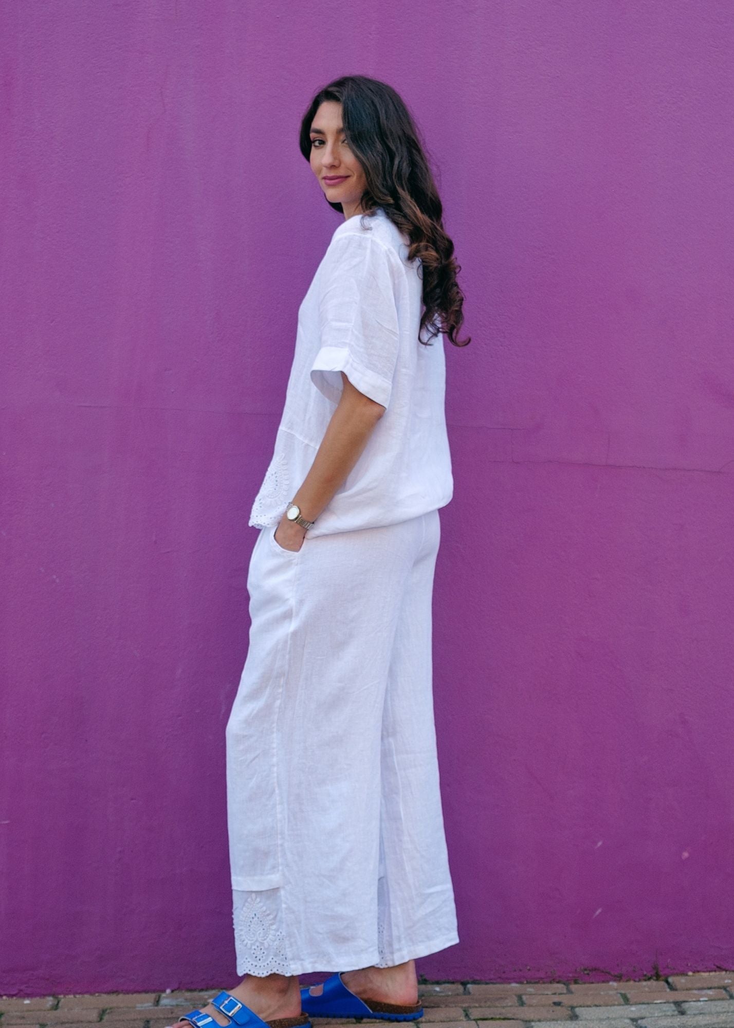 Lino 100% Linen V-Neck Blouse in White Broderie