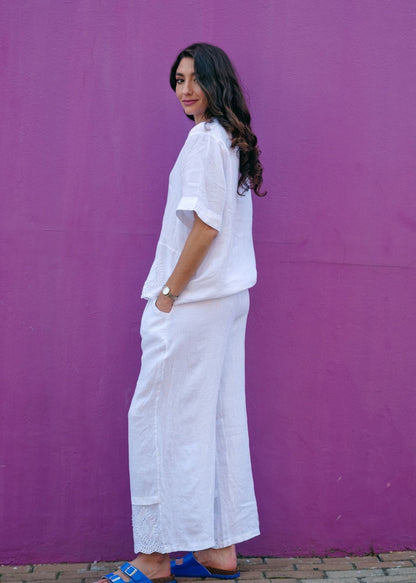 Lino 100% Linen V-Neck Blouse in White Broderie