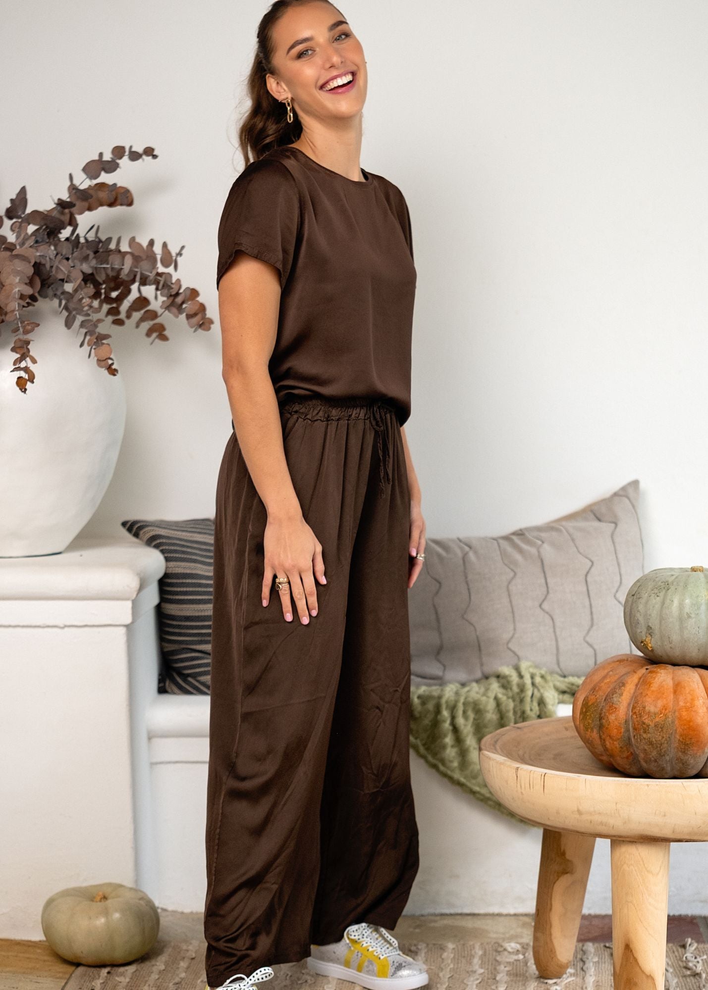 Lila Crew Neck Short Sleeve Top in Chocolate Brown