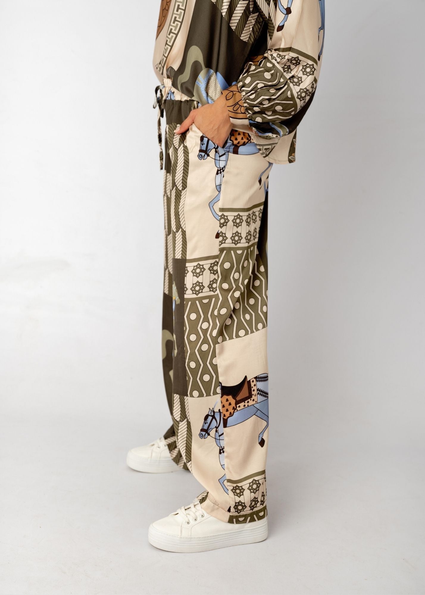 Bougiee Lounge Blouse in Bellicina