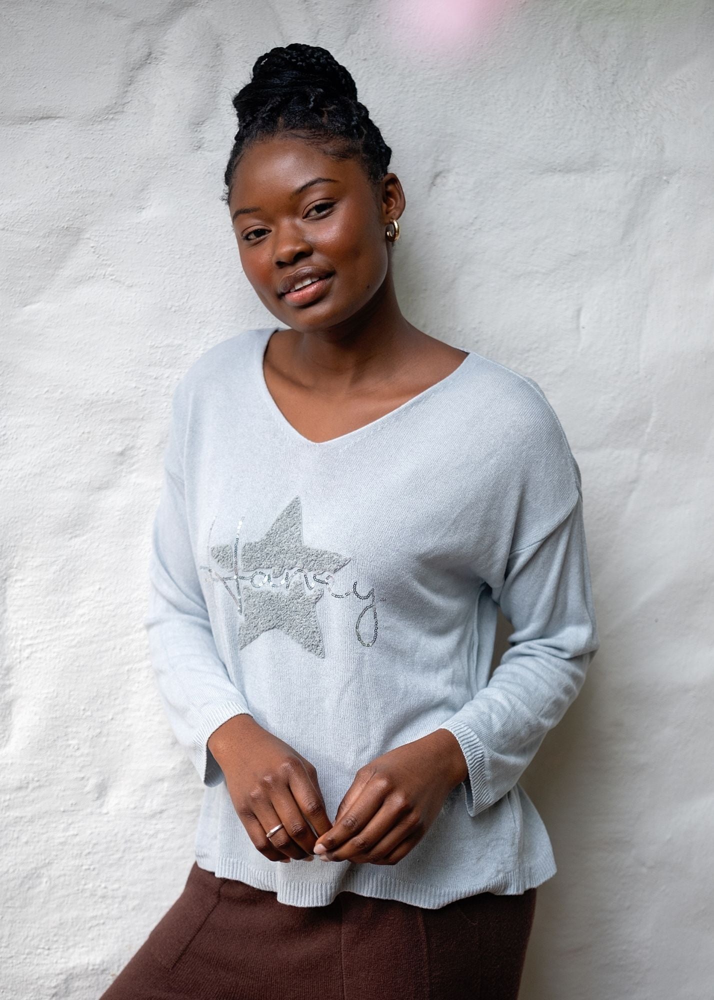 Honey Star Embellished V-Neck Knitted Top – Chambray