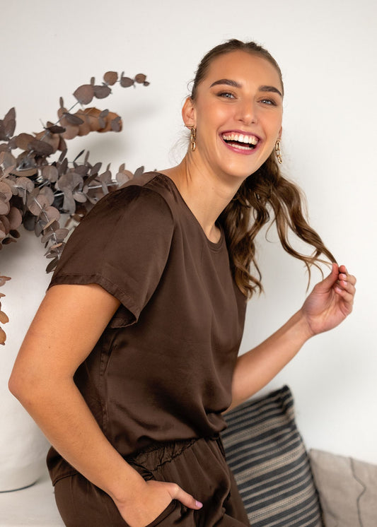 Lila Crew Neck Short Sleeve Top in Chocolate Brown