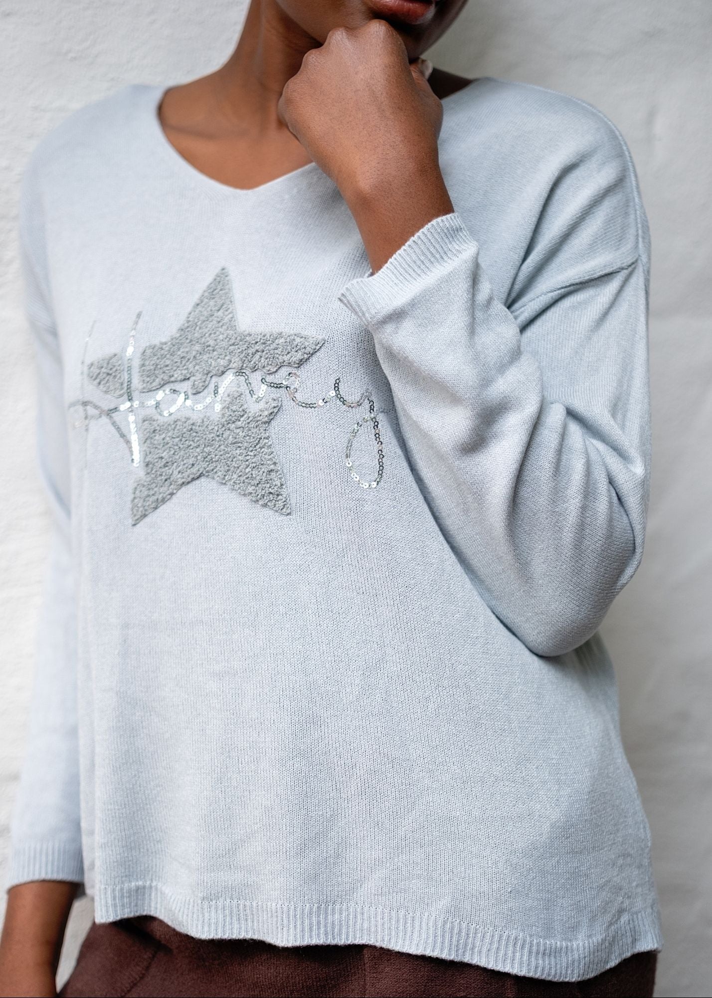 Honey Star Embellished V-Neck Knitted Top – Chambray