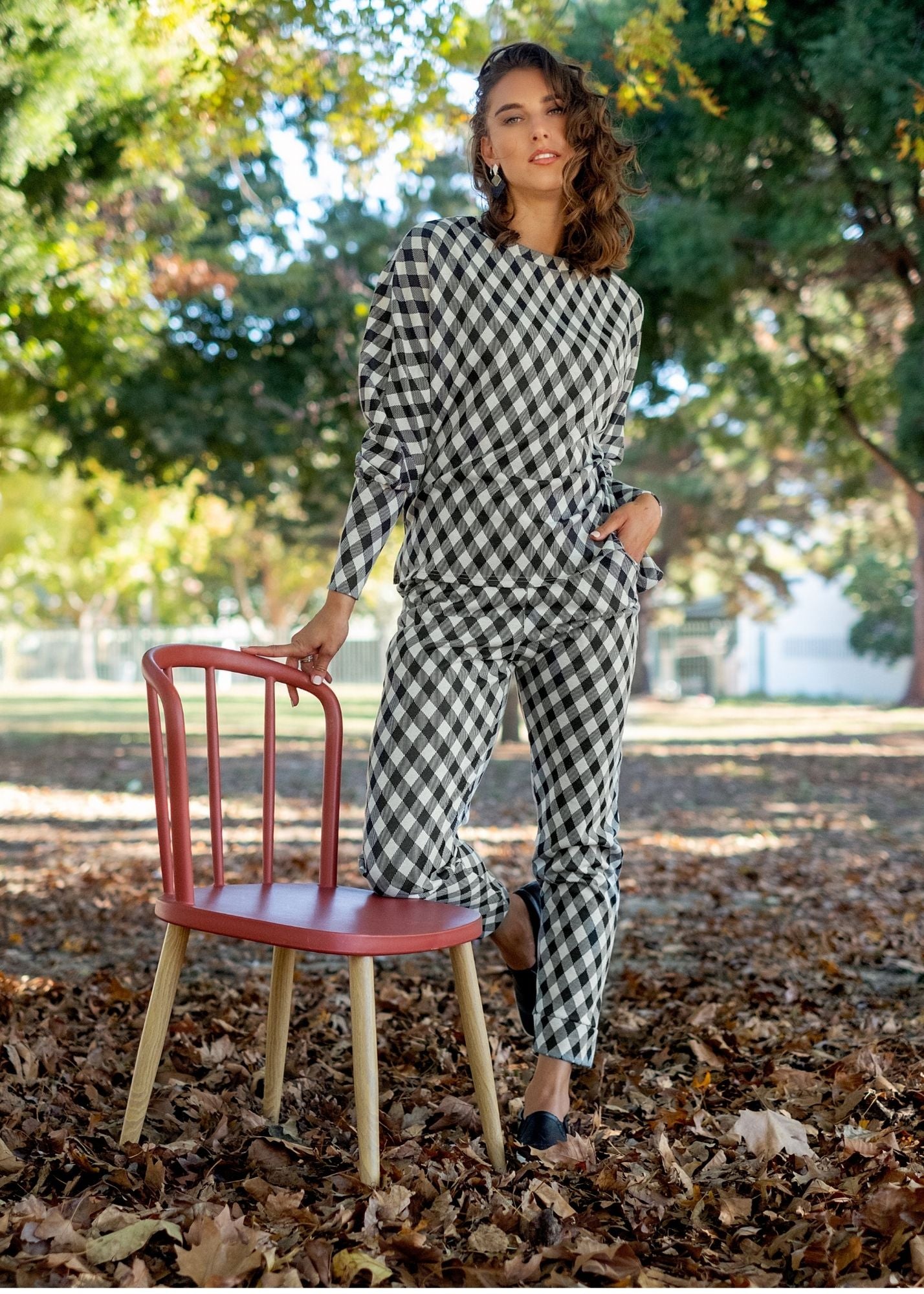 Round Neck Sweater Top,  Black and White Houndstooth
