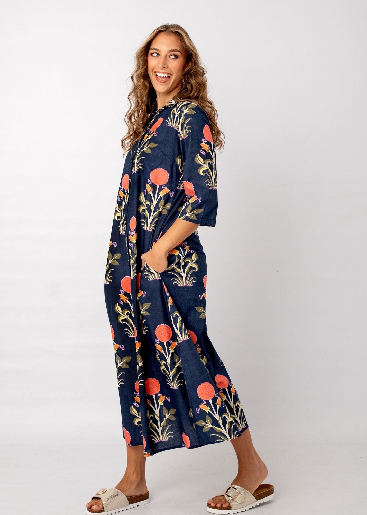 Betty Button in Midnight Honey Oasis
