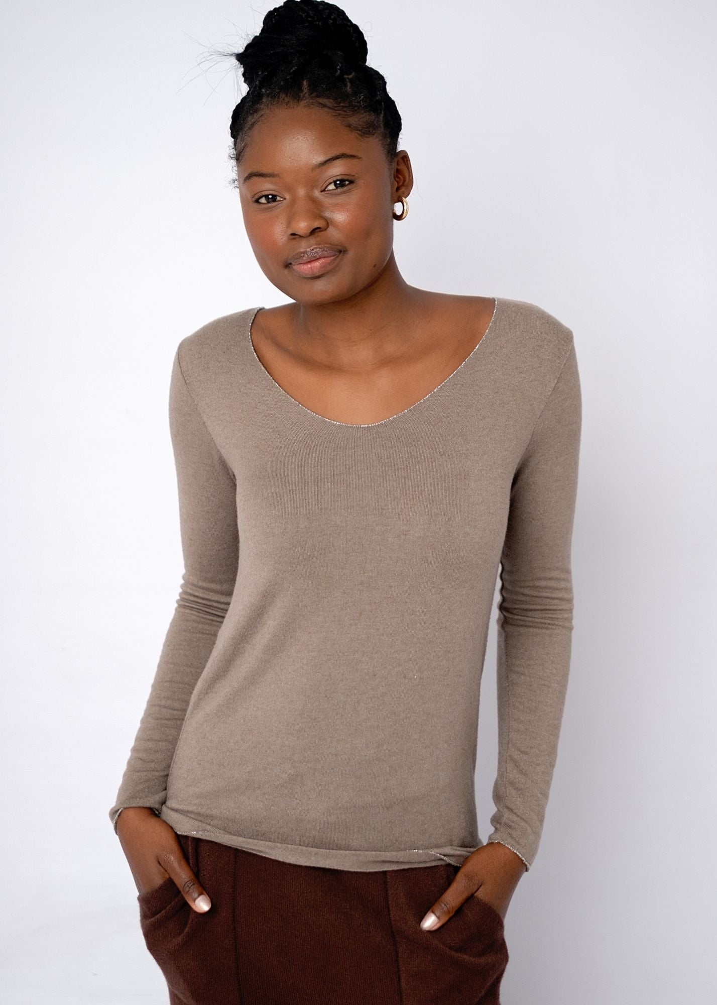 Silver Lining V-Neck Winter Weight Knit Jumper in Dark Taupe