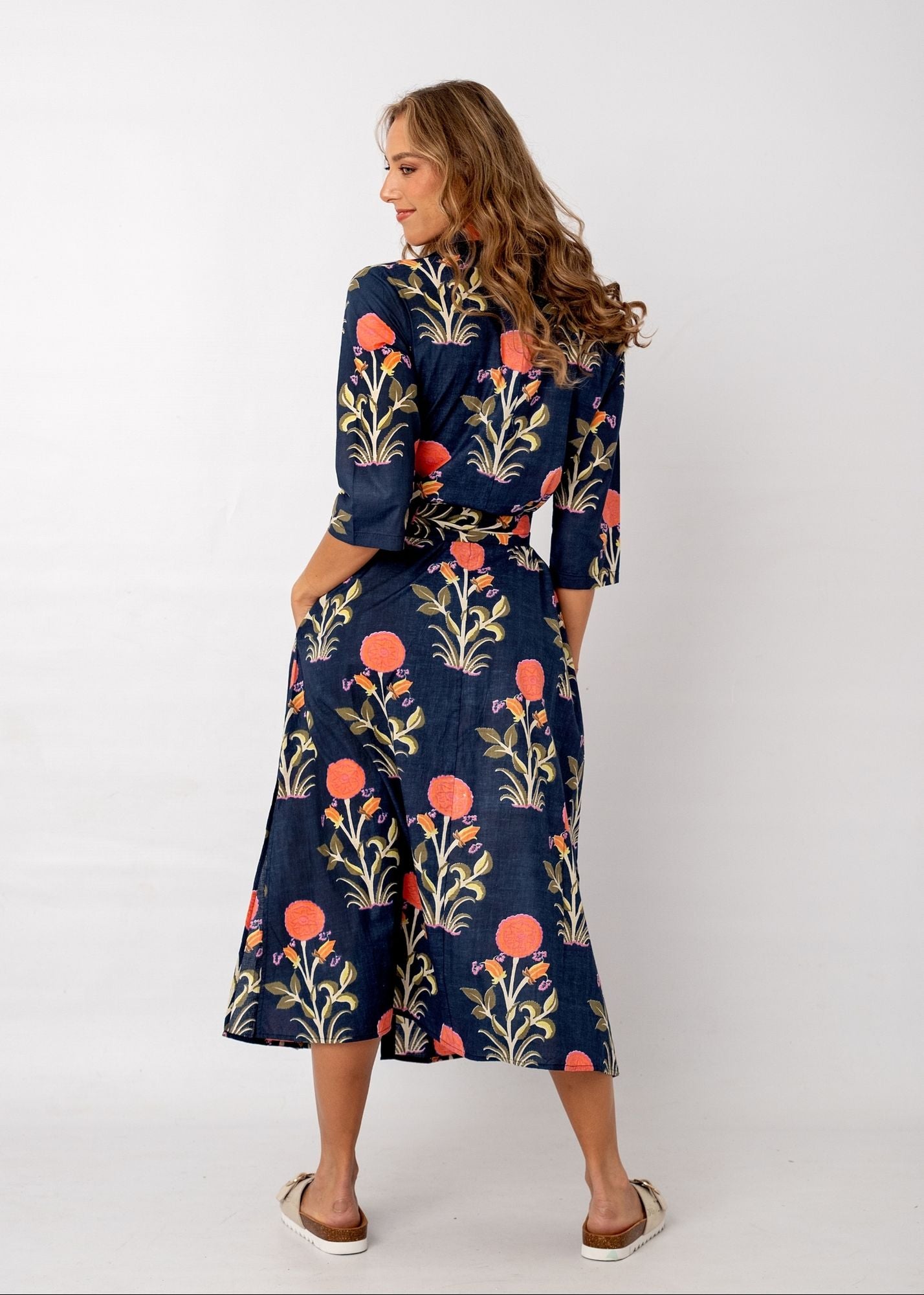 Betty Button in Midnight Honey Oasis