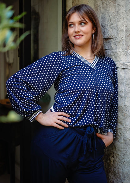 Amron Top in Navy and white polladots with contrast