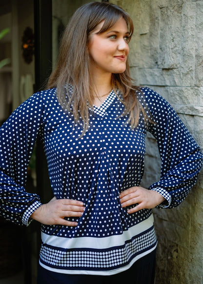 Amron Top in Navy and white polladots with contrast