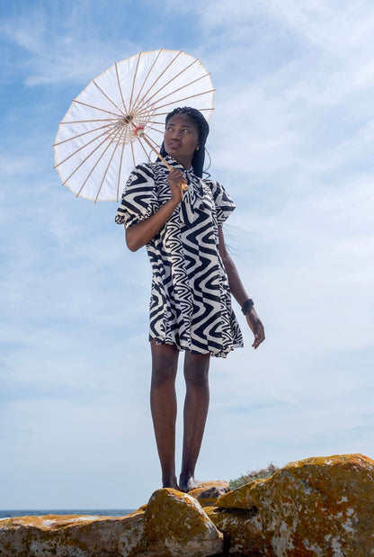 Barbie dress, Black & white zig zag