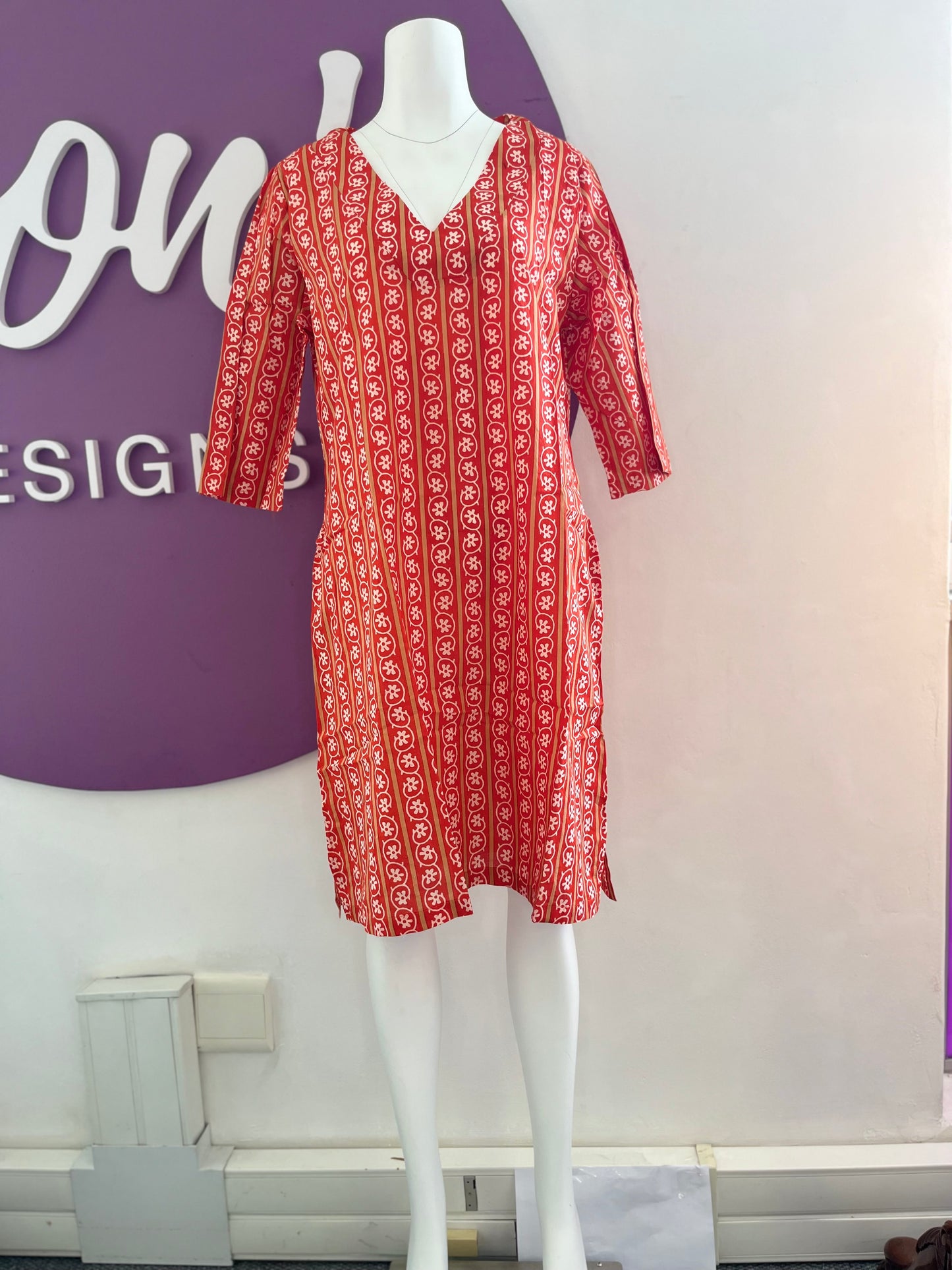 V-neck tunic, Red floral