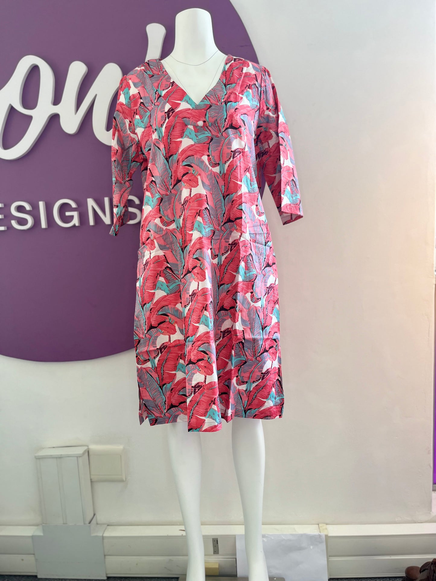 V-neck tunic, Pink big leaves