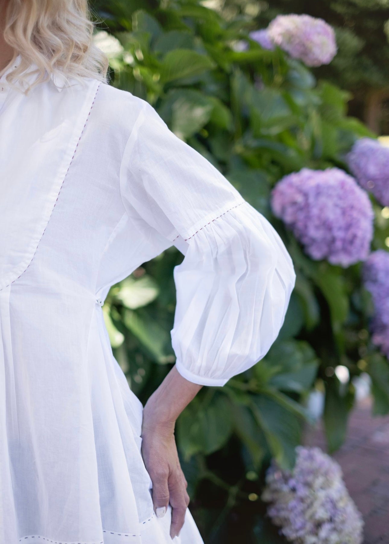 Pleated tunic with saddle stitching, White