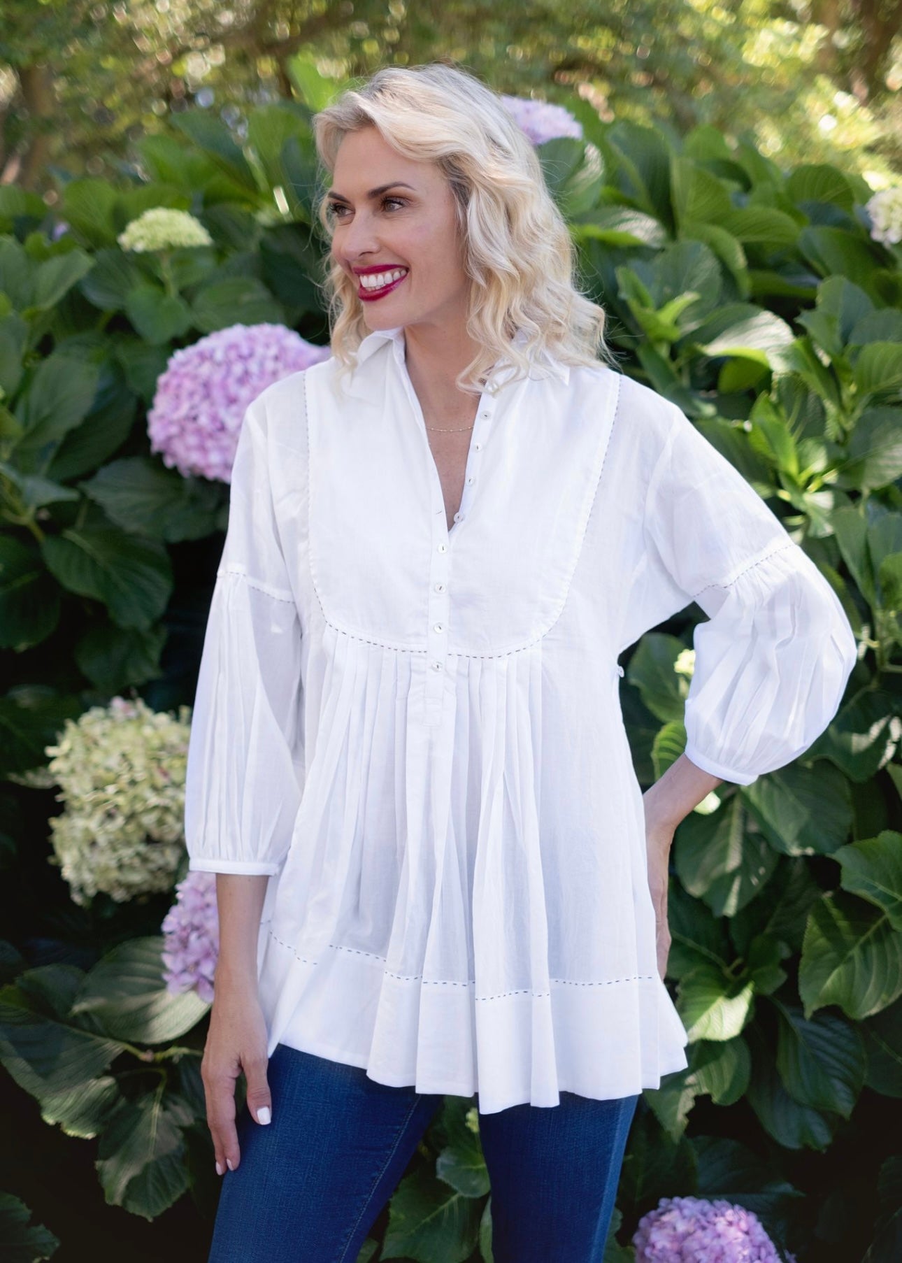Pleated tunic with saddle stitching, White