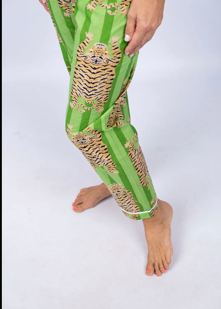 Long pyjama set, Lumo green flat tiger